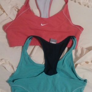 2 Nike Sportsbras