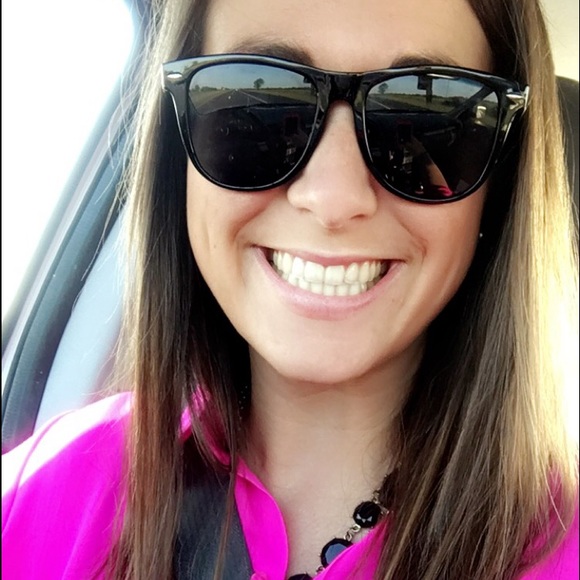 Meet your Posher, Kayla - Picture 2 of 4