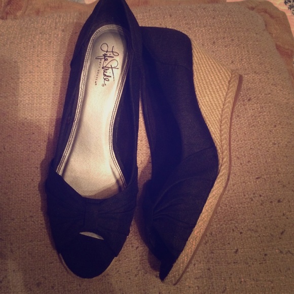 Life Stride black/tan wedge heels