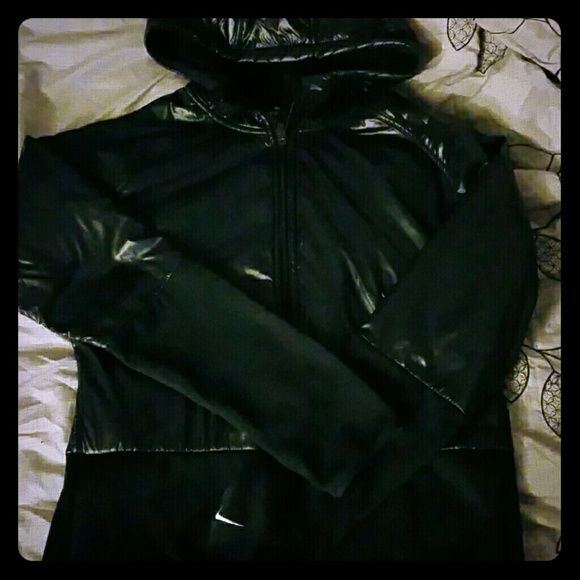 Black therma-fit all-weather Nike jacket!