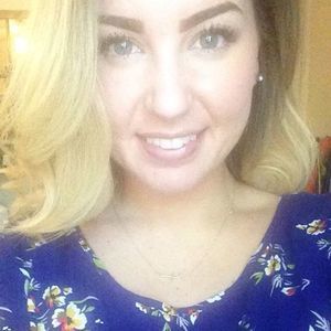 Meet your Posher, Lara