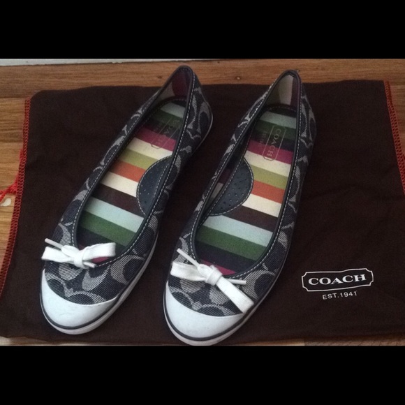 Too small 😑 - Picture 1 of 1