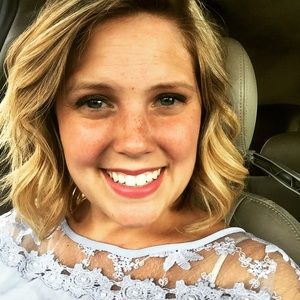 Meet your Posher, Lauren