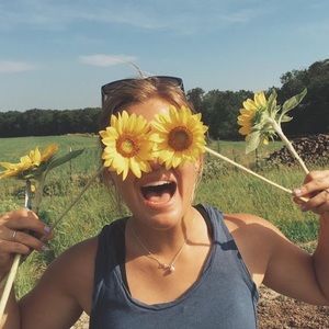 Meet your Posher, Suzanne