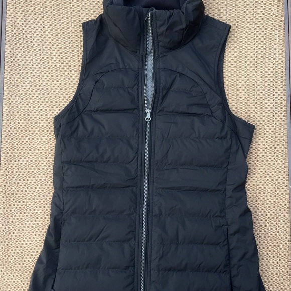 EUC Lululemon Fluffed Up Down Vest sz 4 Black