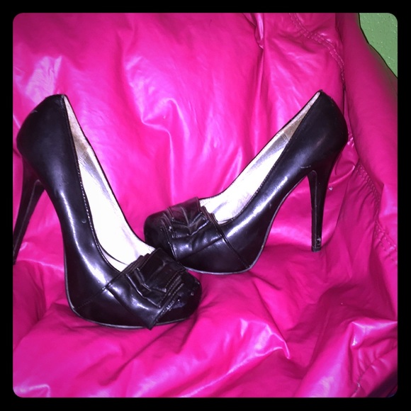 Black Charlotte Russe heels size 7. Lightly worn.