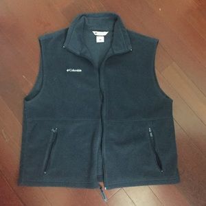 NAVY Columbia vest XL 20$ but open to offers😊