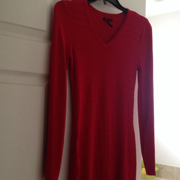 Red long sleeved dress by Sofia Vergara - Picture 1 of 4