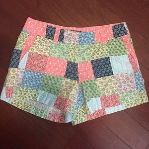 Vineyard Vines patchwork patterned shorts size 6.