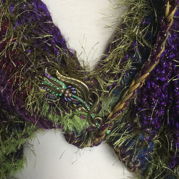 HANDMADE SHRUG WITH FLOWER PIN - Picture 4 of 4