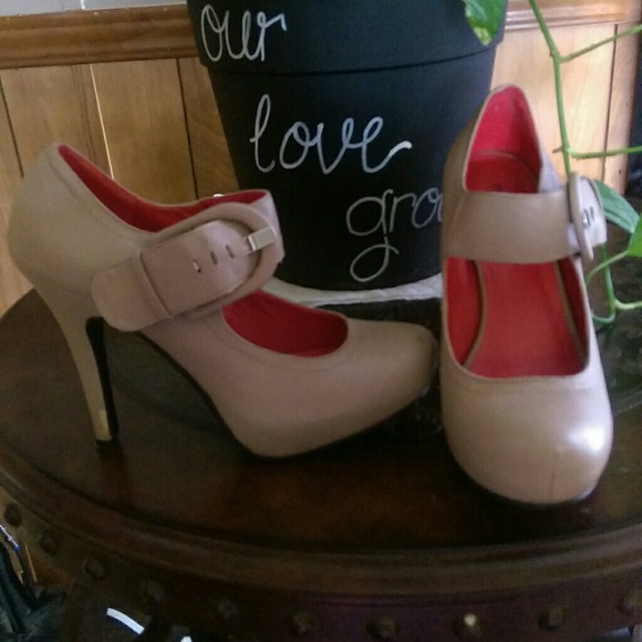 Madeline Stuart High heels