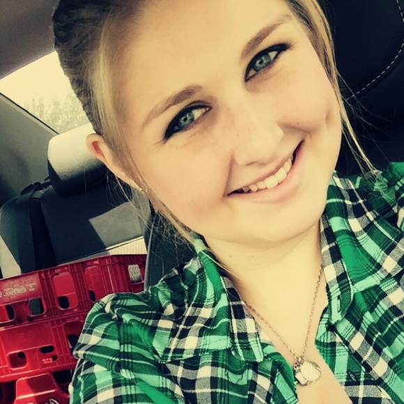 Meet your Posher, Courtney - Picture 1 of 1