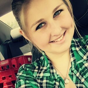 Meet your Posher, Courtney