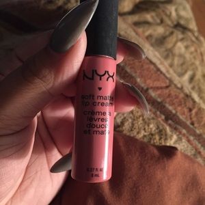 ❌SOLD❌1 liquid matte 2 mattes and 1 butter