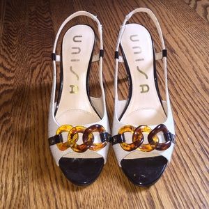 Slingback Tan Heel w/ Brown Circle Accent size 7.5