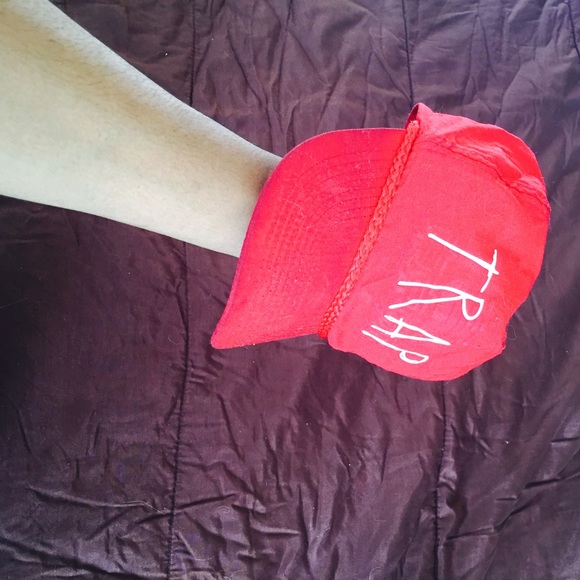 Red trap cap