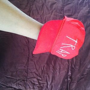 Red trap cap