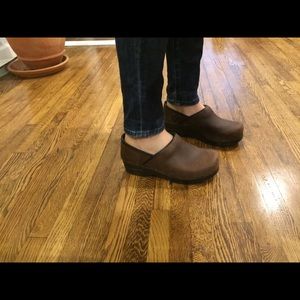 Brown leather clogs NWOT