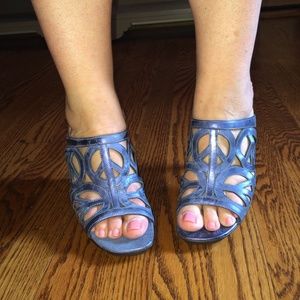 Peace Sign Donald Pilner Denim Blue Heels size 7.5