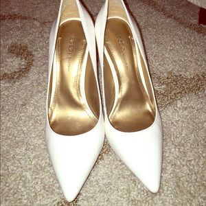 White patent leather pumps BCBG Generation