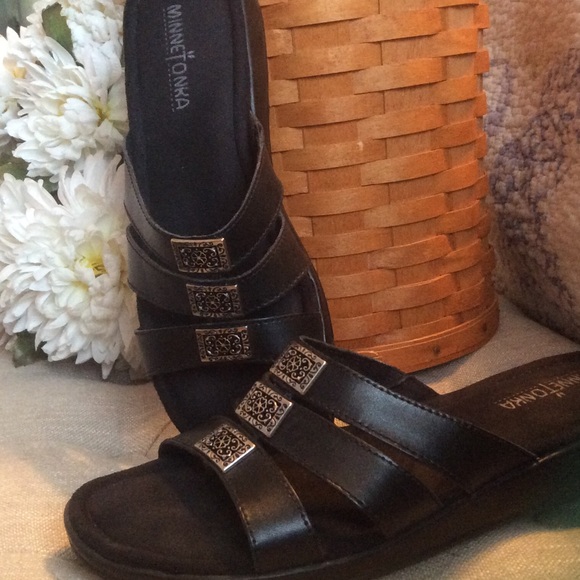 Minnetonka Shoes - Minnetonka Black Sandals NWOT