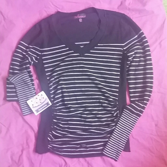Sweaters - Comfy V-neck sweater
