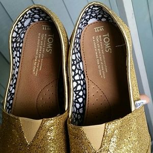 Shimmery Gold Toms