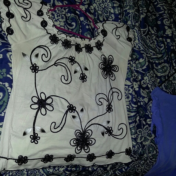 Cute shirt - Picture 1 of 1