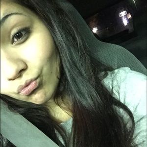 Meet your Posher, Kayla