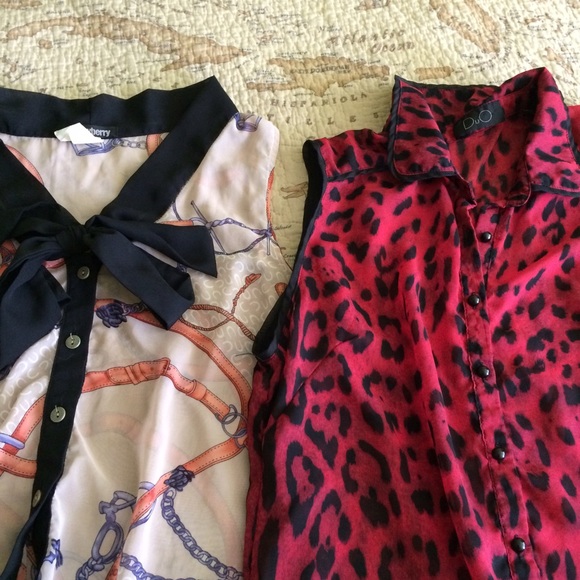 BUNDLE DEAL ‼️ Two trendy sleeveless blouses - Picture 2 of 3