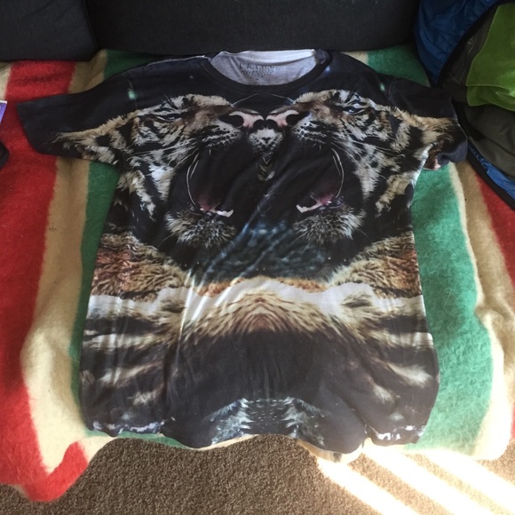 Men's tiger shirt