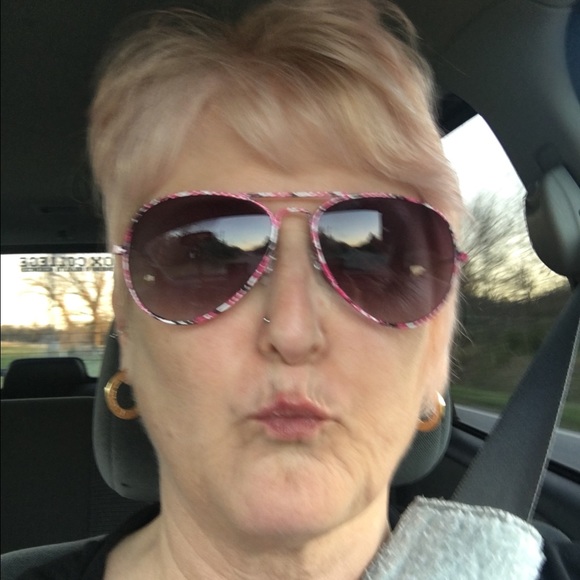 Meet your Posher, Catherine - Picture 2 of 3