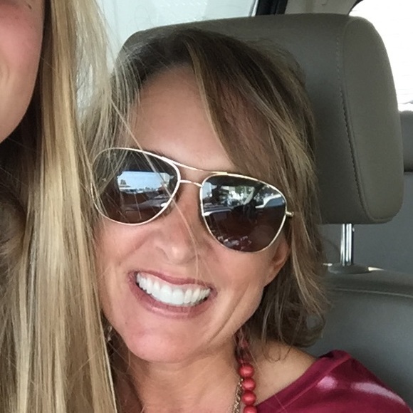 Meet your Posher, Laura - Picture 1 of 1