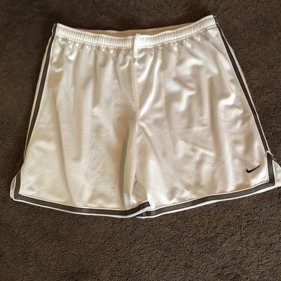 REDUCED !!!! Ladies Nike shorts . NEW NEVER WORN