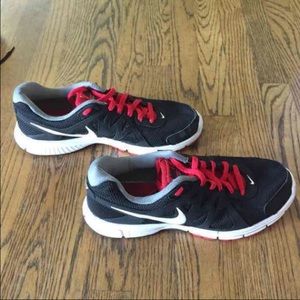 Nike Revolution 2 Shoes running 10.5 black red