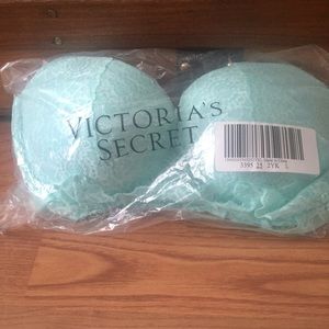 BRAND New Victoria's Secret PINK Push up Bra