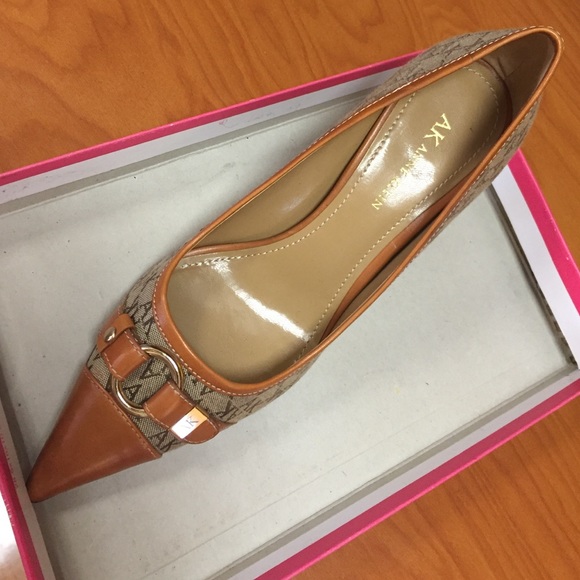 ANNE KLIEN  size 8 1/2 MEDIUM width