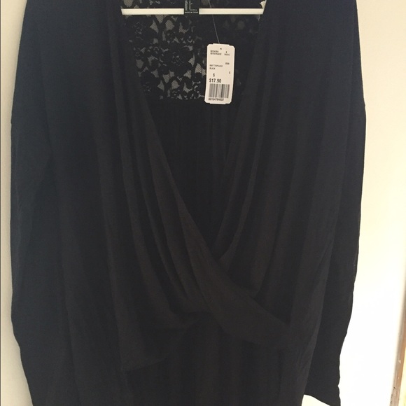 Forever 21 Twist Front Top, Size Small