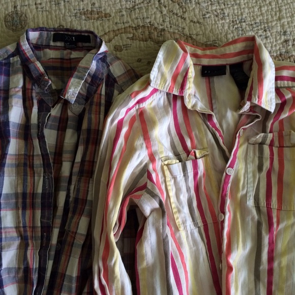BUNDLE DEAL ‼️ Two trendy button downs - Picture 3 of 3