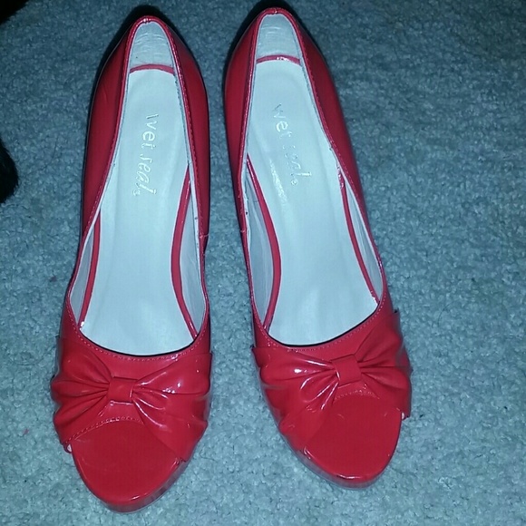 Red pumps