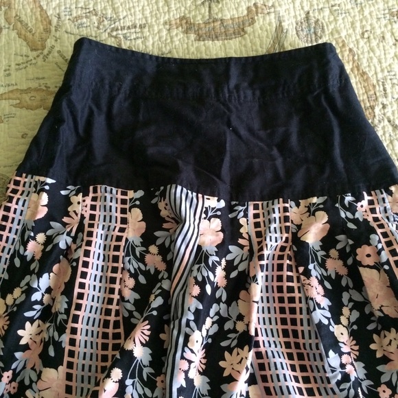 High wasted flower skirt - Picture 3 of 3