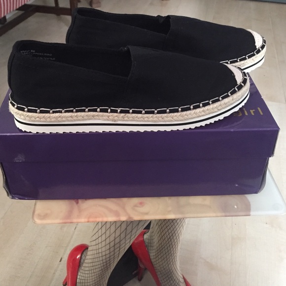Madden girl Maaui black canvas shoes new