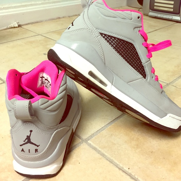 FINAL PRICE GIRLS JORDANS SIZE 7