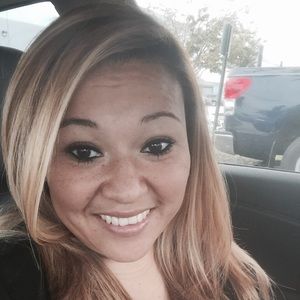 Meet your Posher, Claudia