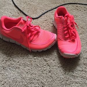 Nike free run 5.0 bright coral