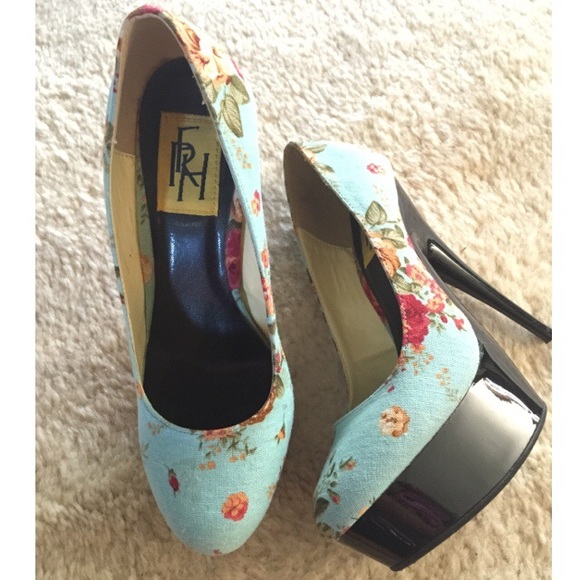 Fahrenheit Blue Fabric heels - Picture 2 of 2