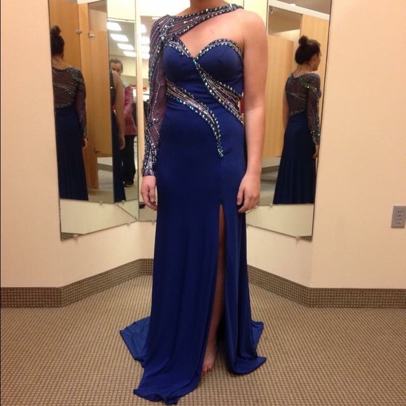 Tony Bowls Dresses & Skirts - Just taking up room in my closet