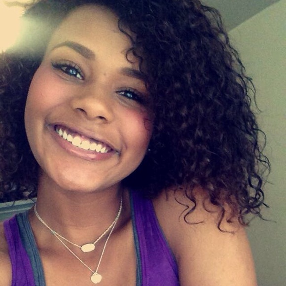 Meet your Posher, Chadira