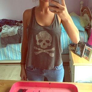 Grey skull tank