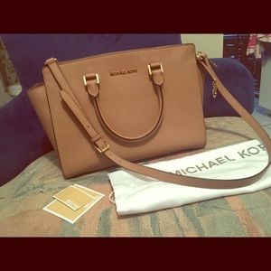 🚫SOLD🚫MICHAEL KORS SELMA LG DARK KHAKI